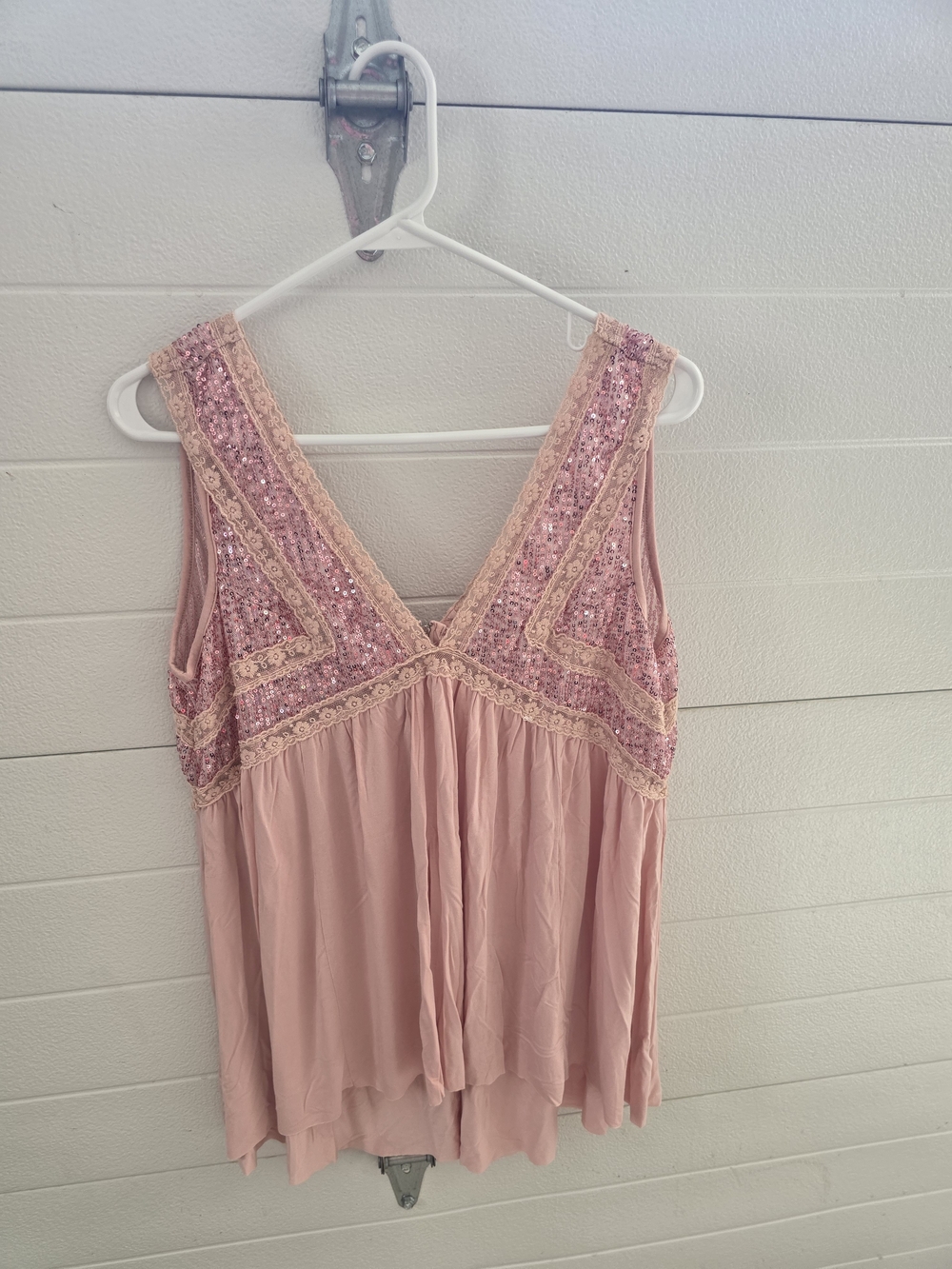 POL Pink Sequin Lace V‑Neck Sleeveless Camisole